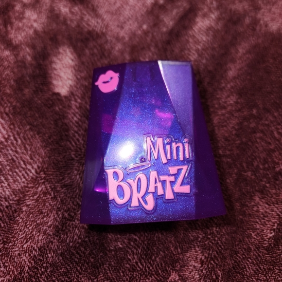 Bratz Minis Flashback Series 1 Yasmin and Cloe - Picture 3 of 3